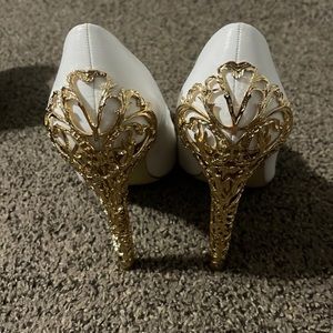 JustFab White and Gold Heels Size 9.5